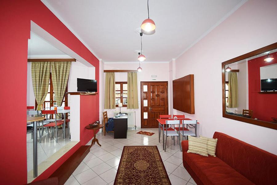 קלבריטה Sfaragoulias Inn מראה חיצוני תמונה