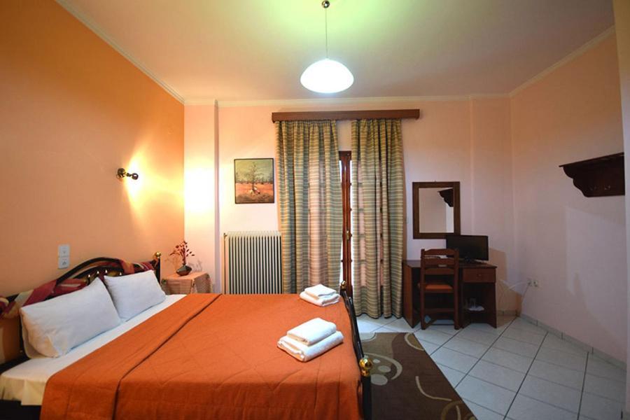 קלבריטה Sfaragoulias Inn מראה חיצוני תמונה